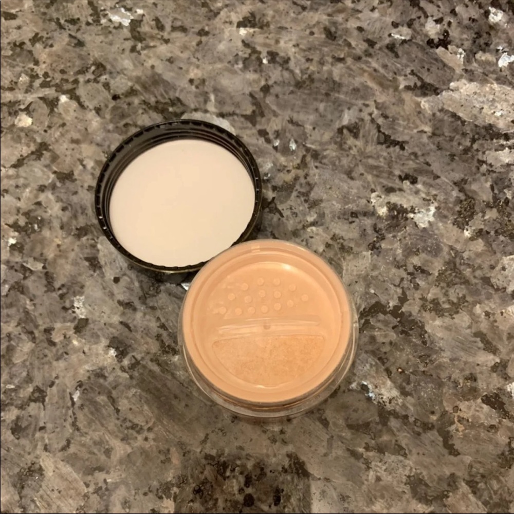 NWT Artist Couture Diamond Glow Powder